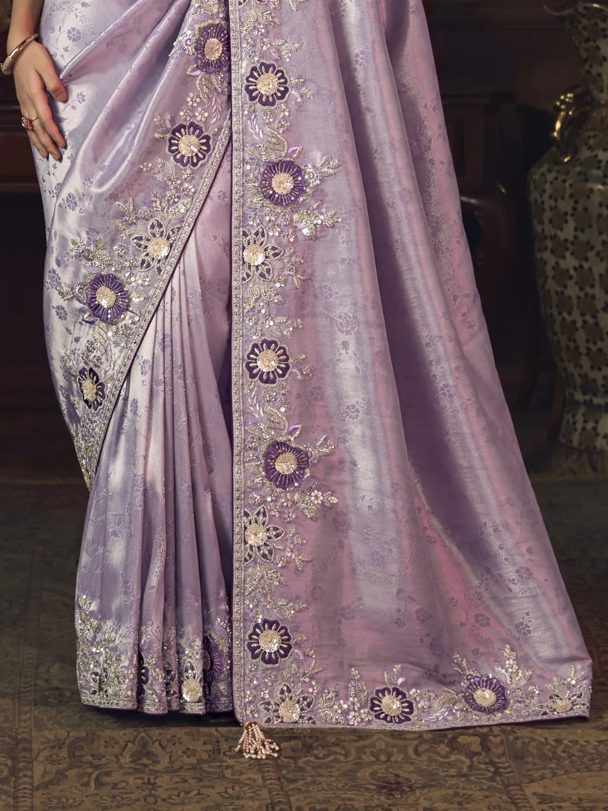 Tarani lavender silk saree pallu and border embroidery details closeup view