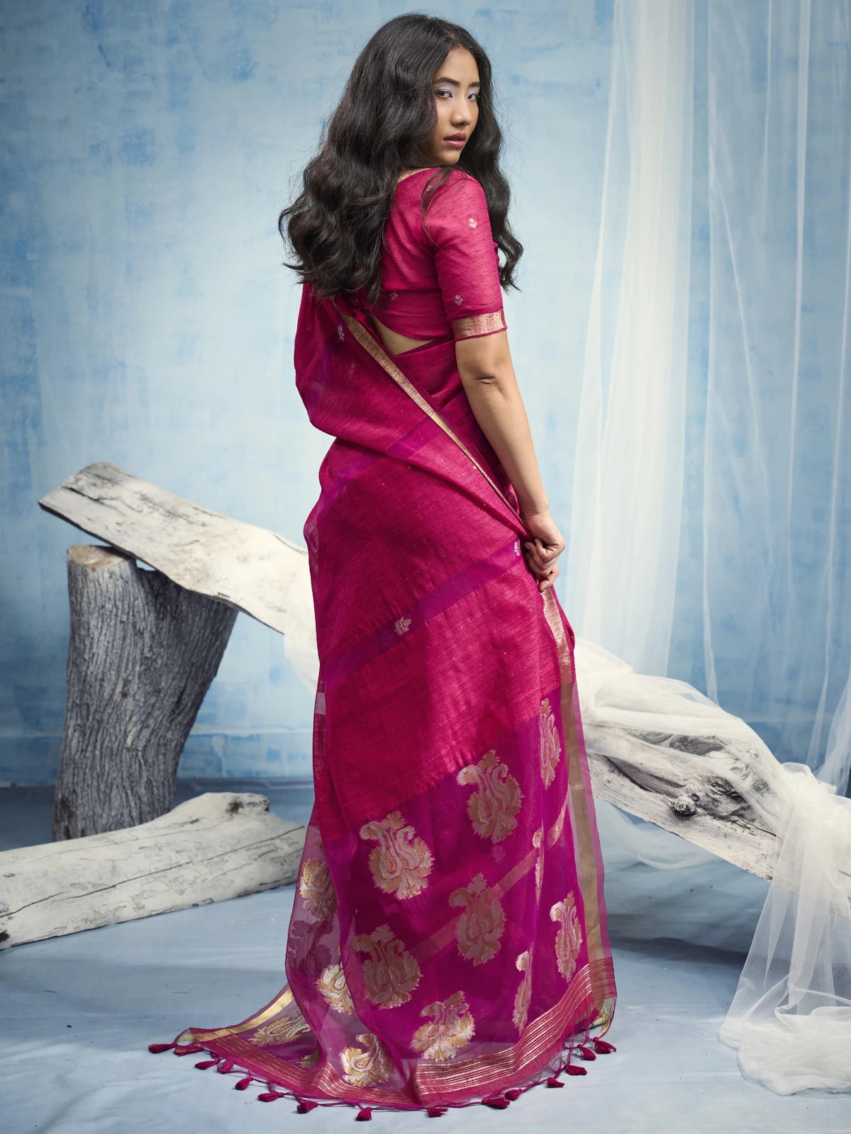 Tarani back view of magenta handloom saree