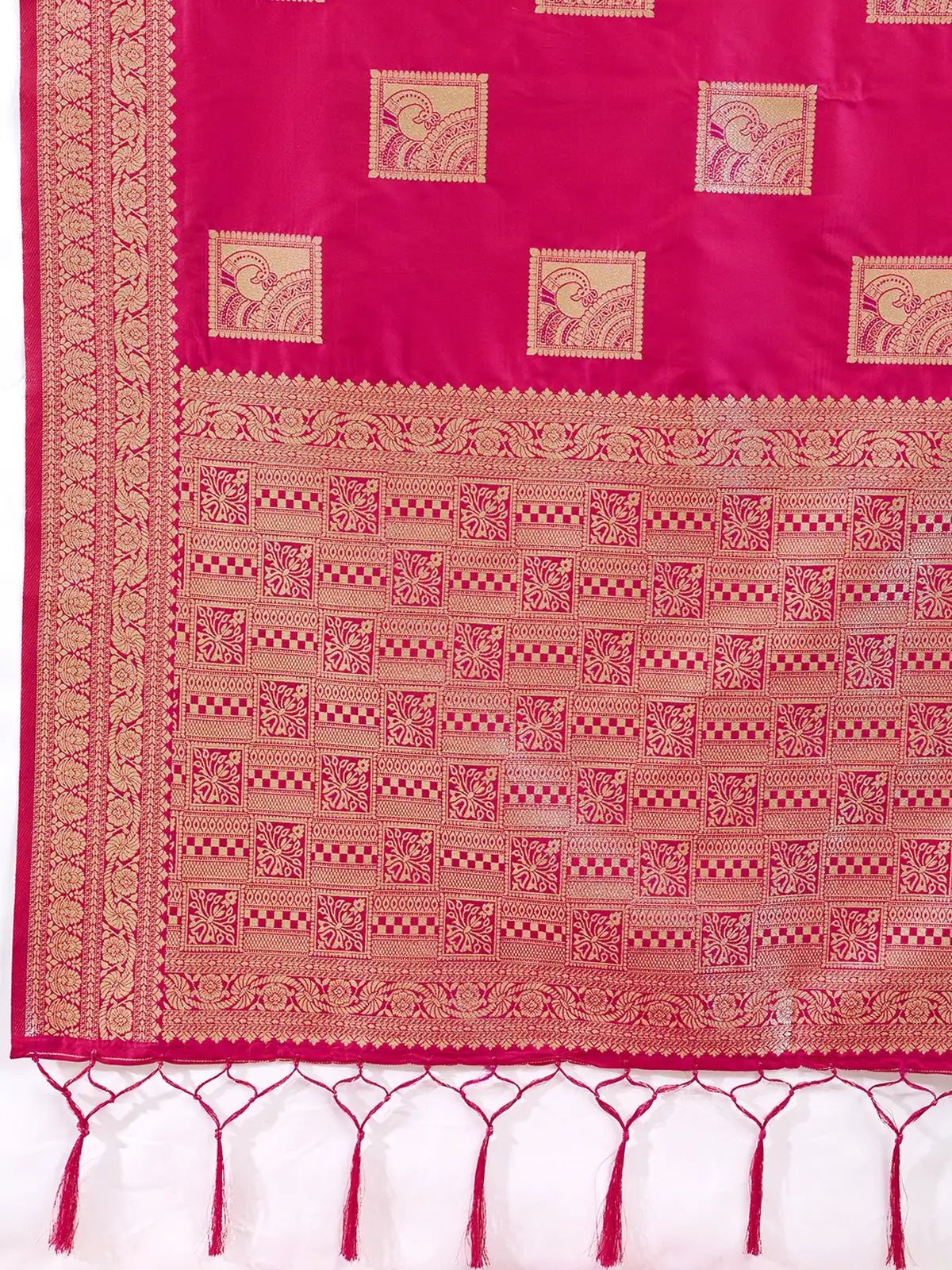 Tarani magenta silk blend zari work saree pallu and zari detailing closeup