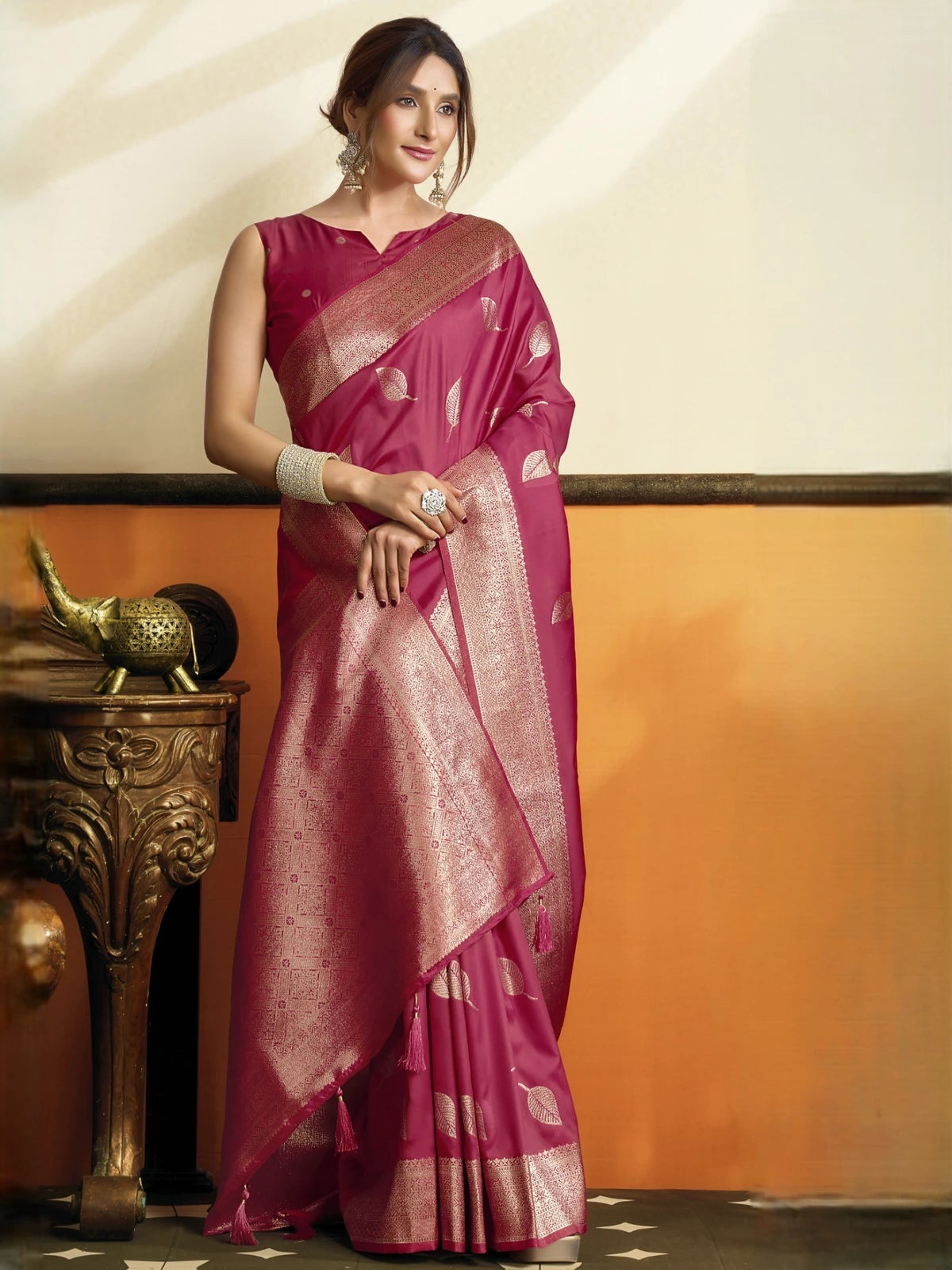 Tarani Rimsha magenta soft silk saree pallu view with rich zari weave and tassel detailing