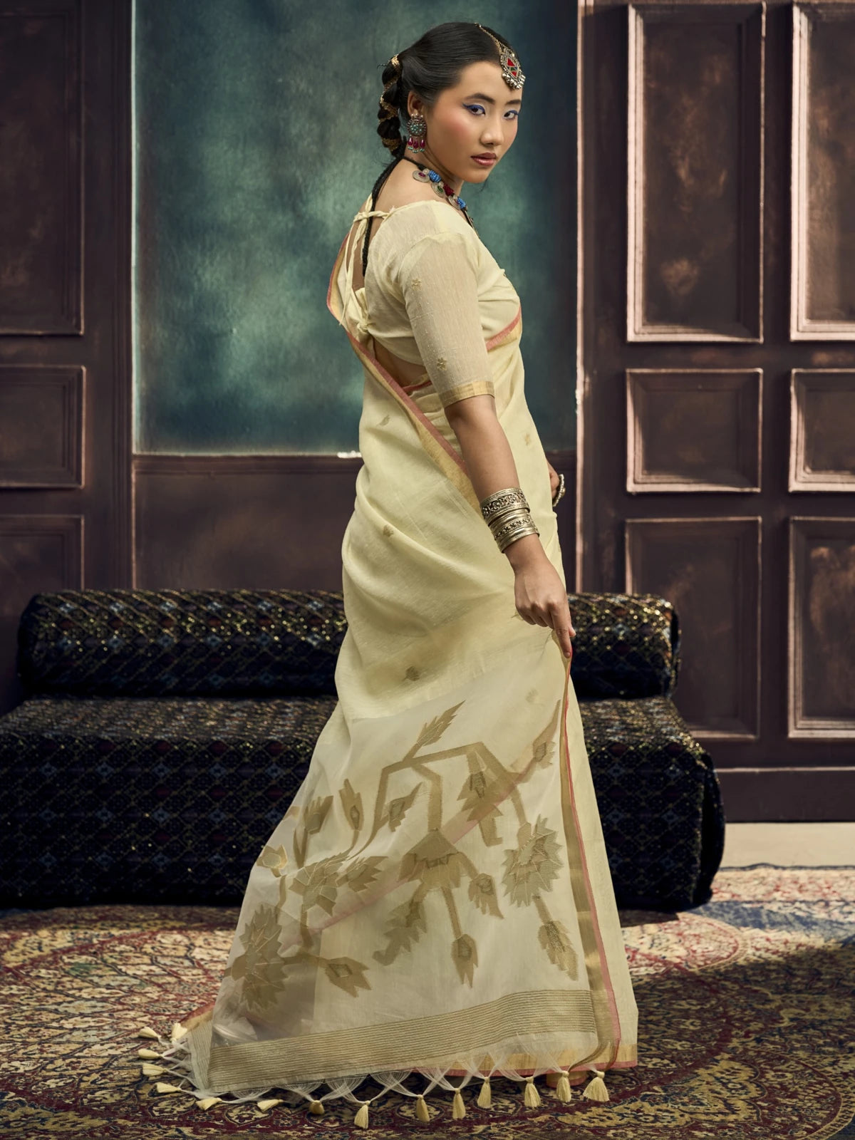 Tarani off white Pure Munga Silk Handloom saree back-view with woven border and blouse