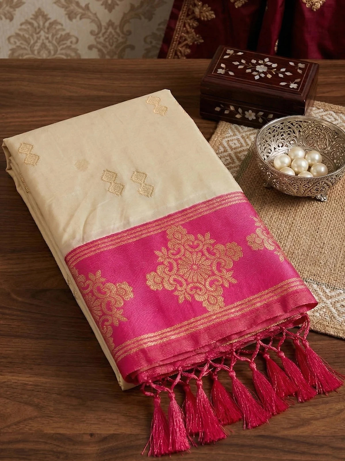 Tarani soft silk saree closeup with pink zari border jacquard weaving and tassel pallu