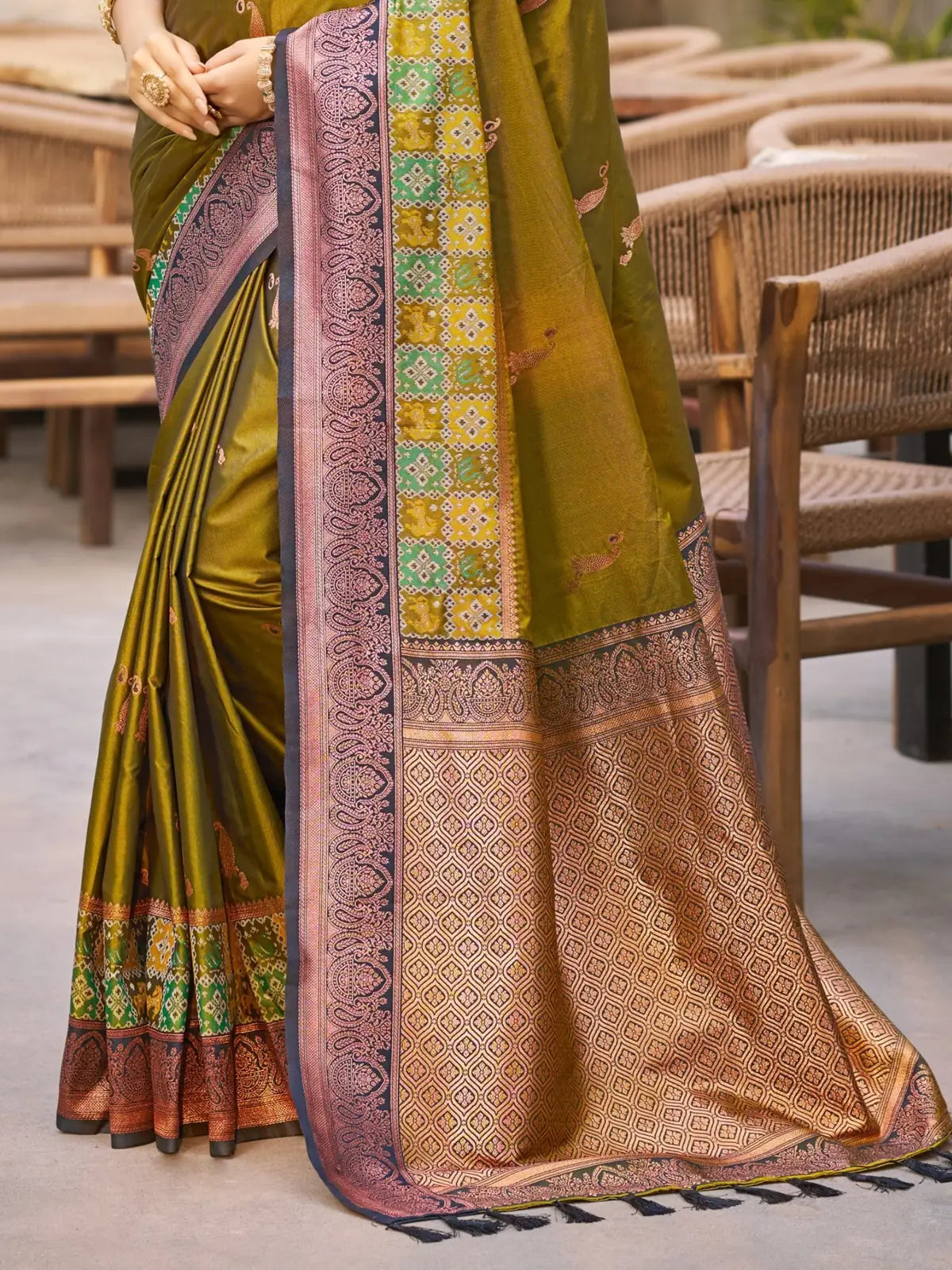 Tarani olive green soft silk saree pallu view with zari weaving and detailed woven border