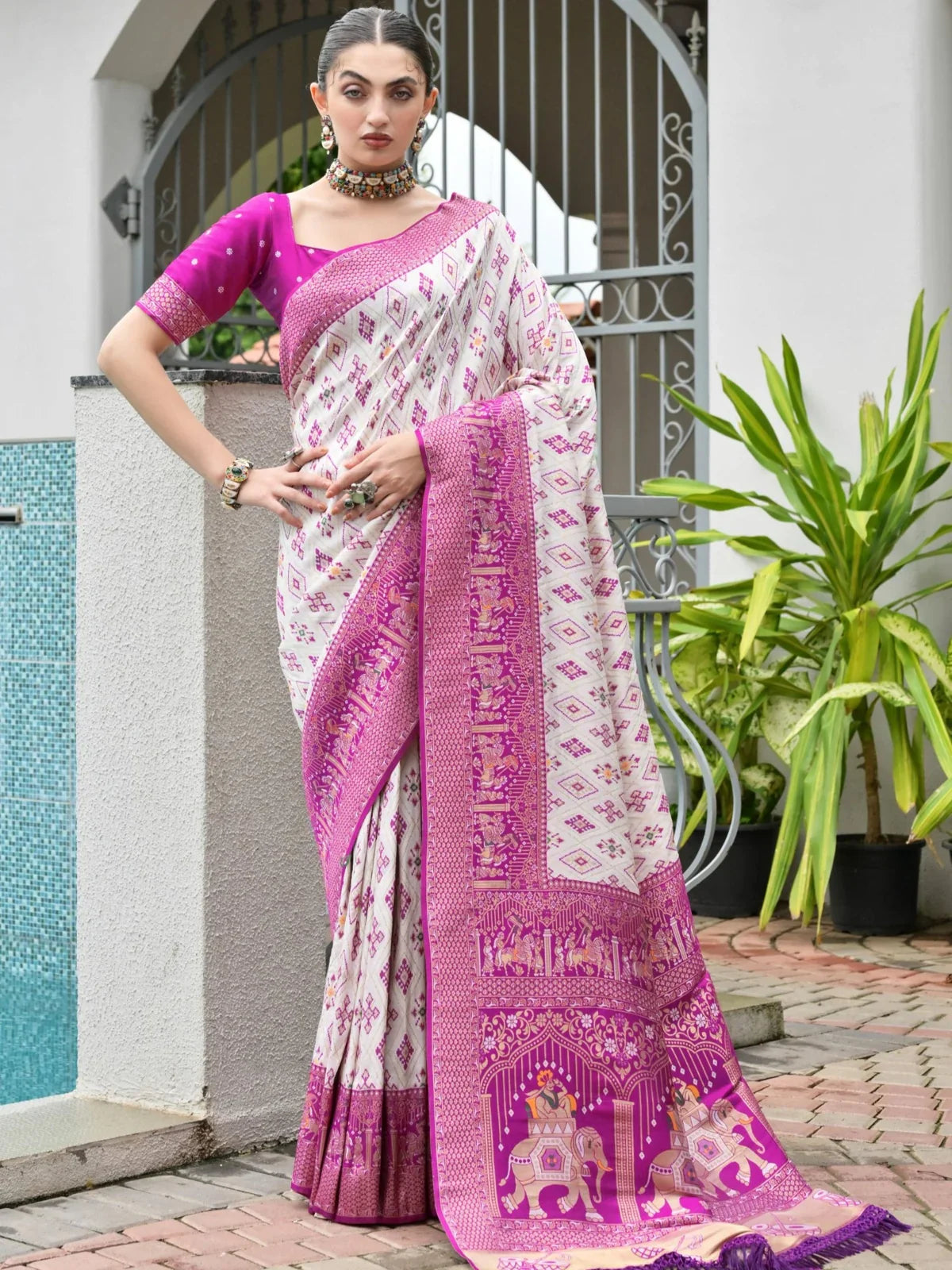 Tarani pink Banarasi silk saree full view with elephant patola pallu and traditional weaving