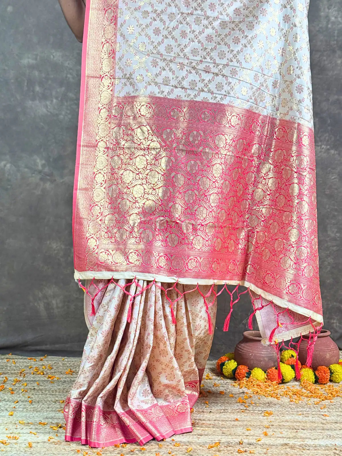 Tarani off white silk saree closeup of pink pallu and golden woven design