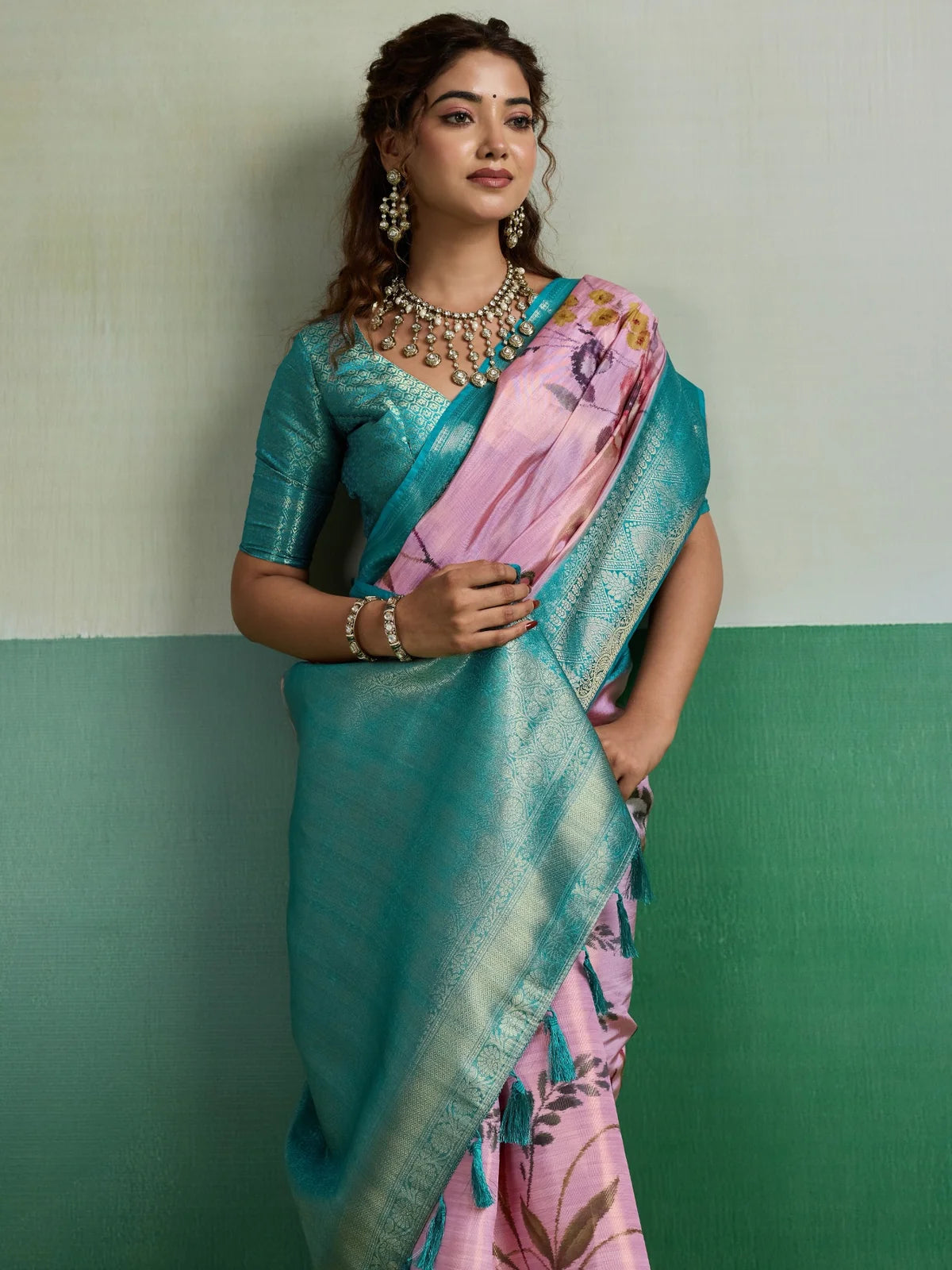 Tarani pink Pure Kanjivaram Tissue Silk saree pallu view with woven border and tassels