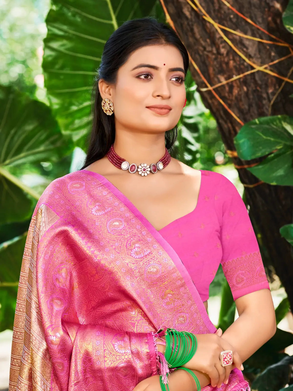 Tarani elegant pink kanjivaram silk saree upper body close-up with blouse design