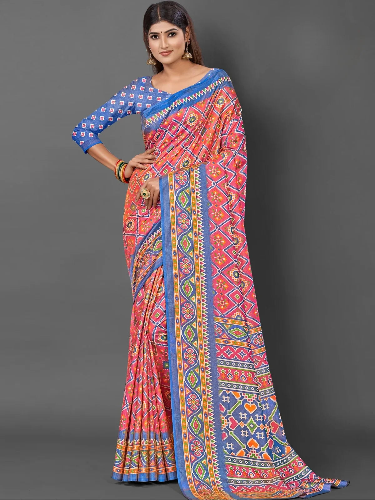 Tarani pink silk saree full view with blue blouse and geometric pattern