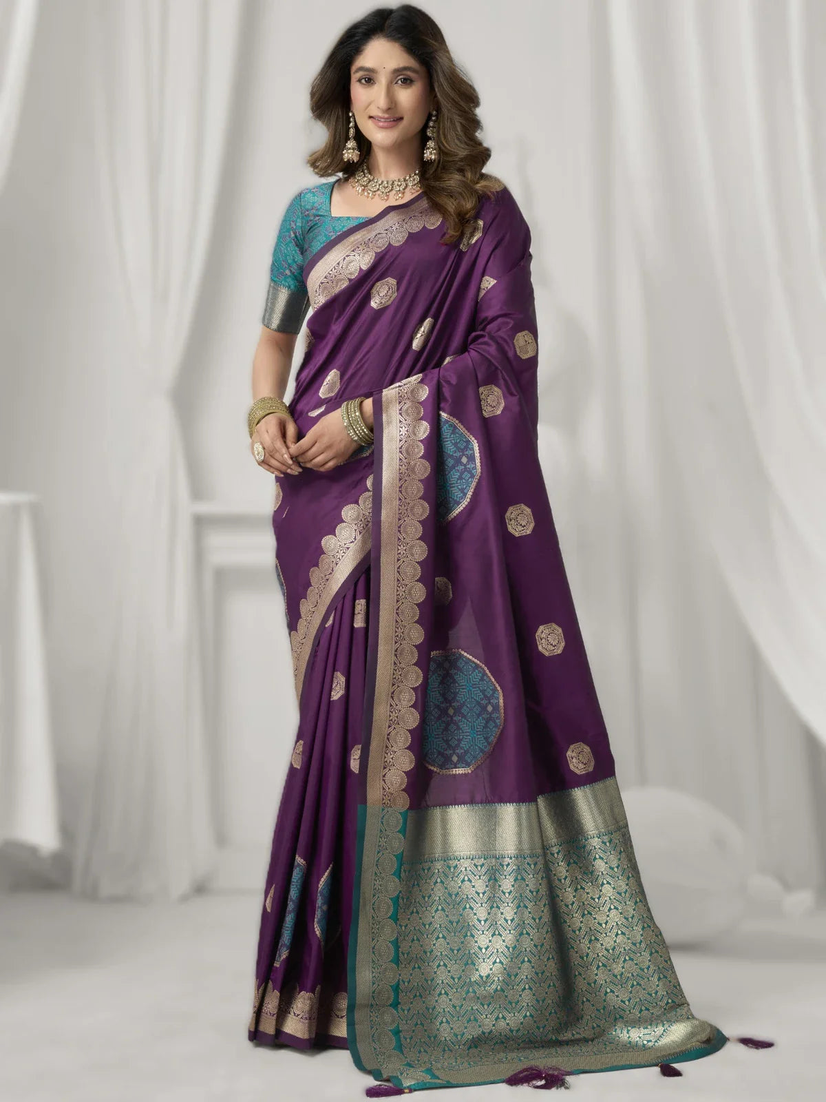 Tarani purple soft silk saree with golden zari and teal blouse in full view