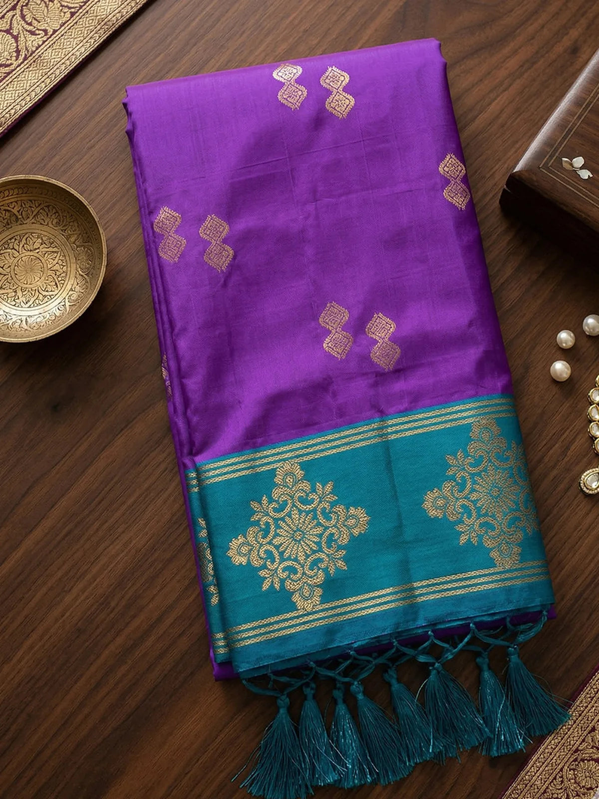 Tarani purple soft silk saree folded pallu view with teal zari tassels and jacquard weave