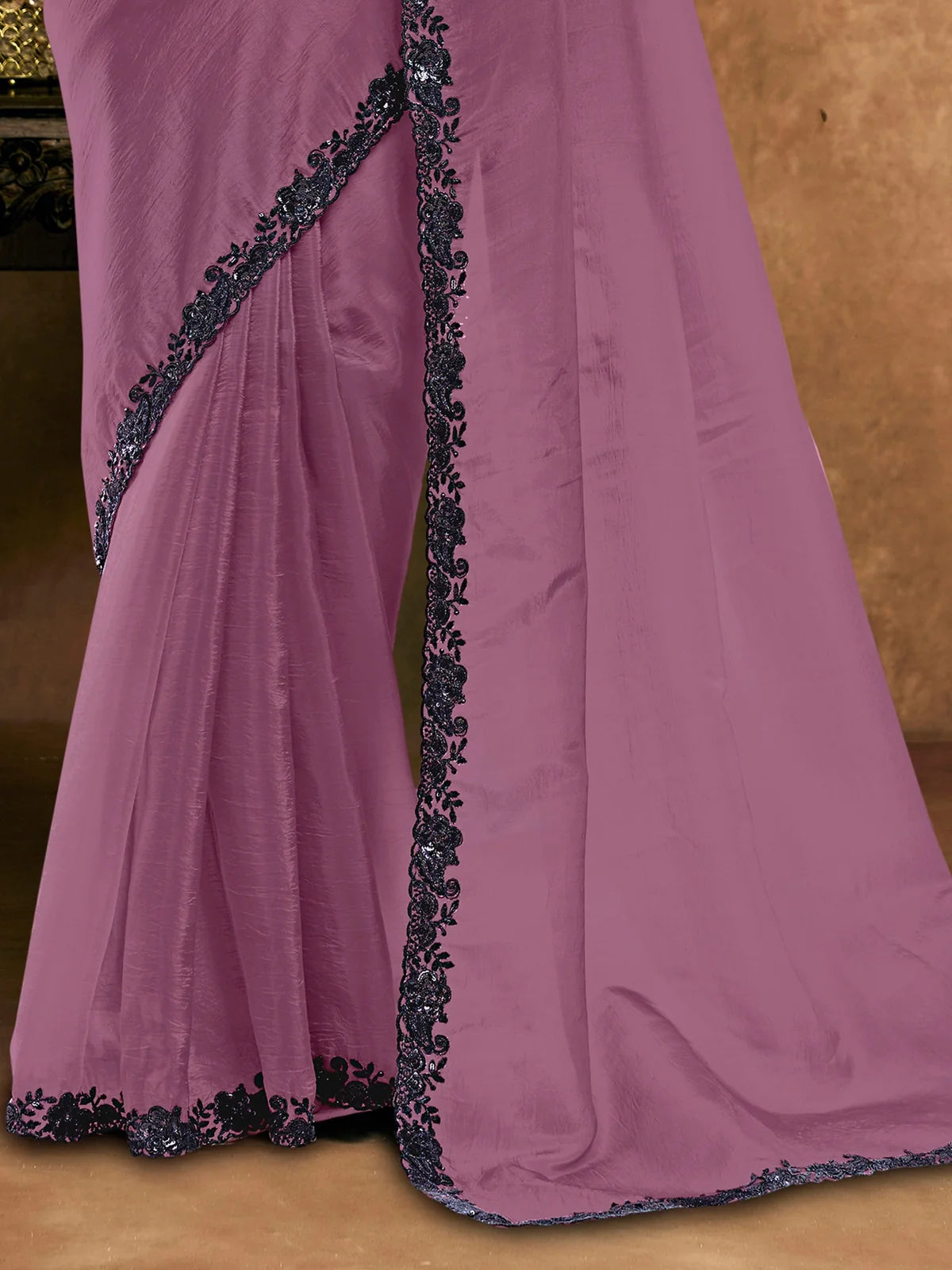 Tarani Lekhika crush pure silk purple saree pallu and border detail with sequins handwork