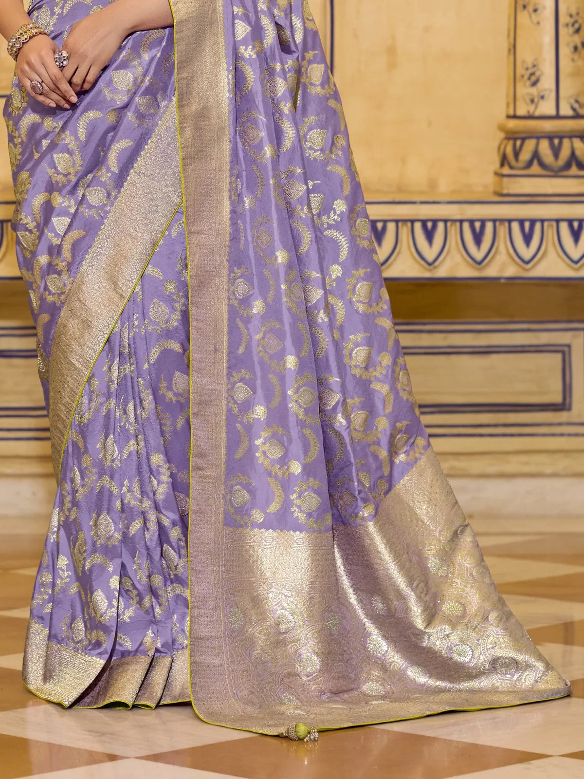 Tarani purple crepe silk saree pallu view with gold zari border and woven motifs