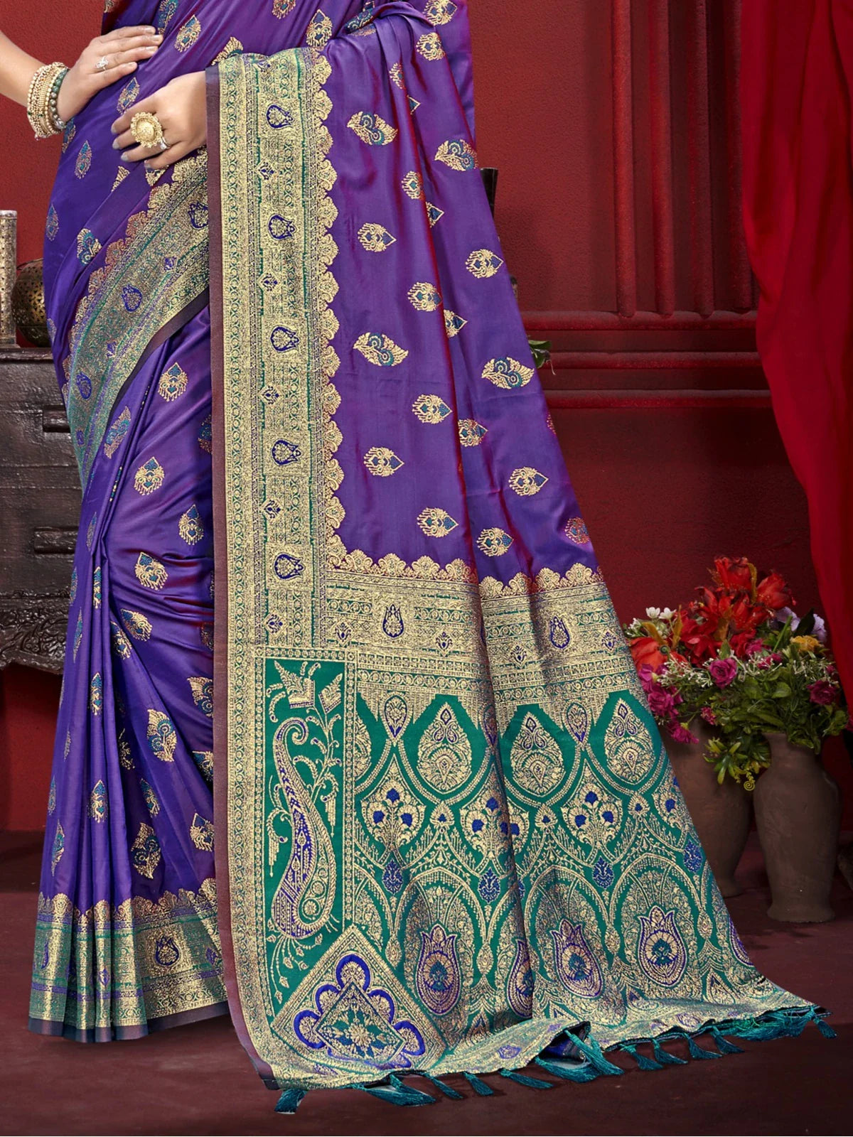 Tarani festive purple silk saree pallu with intricate golden zari detailing