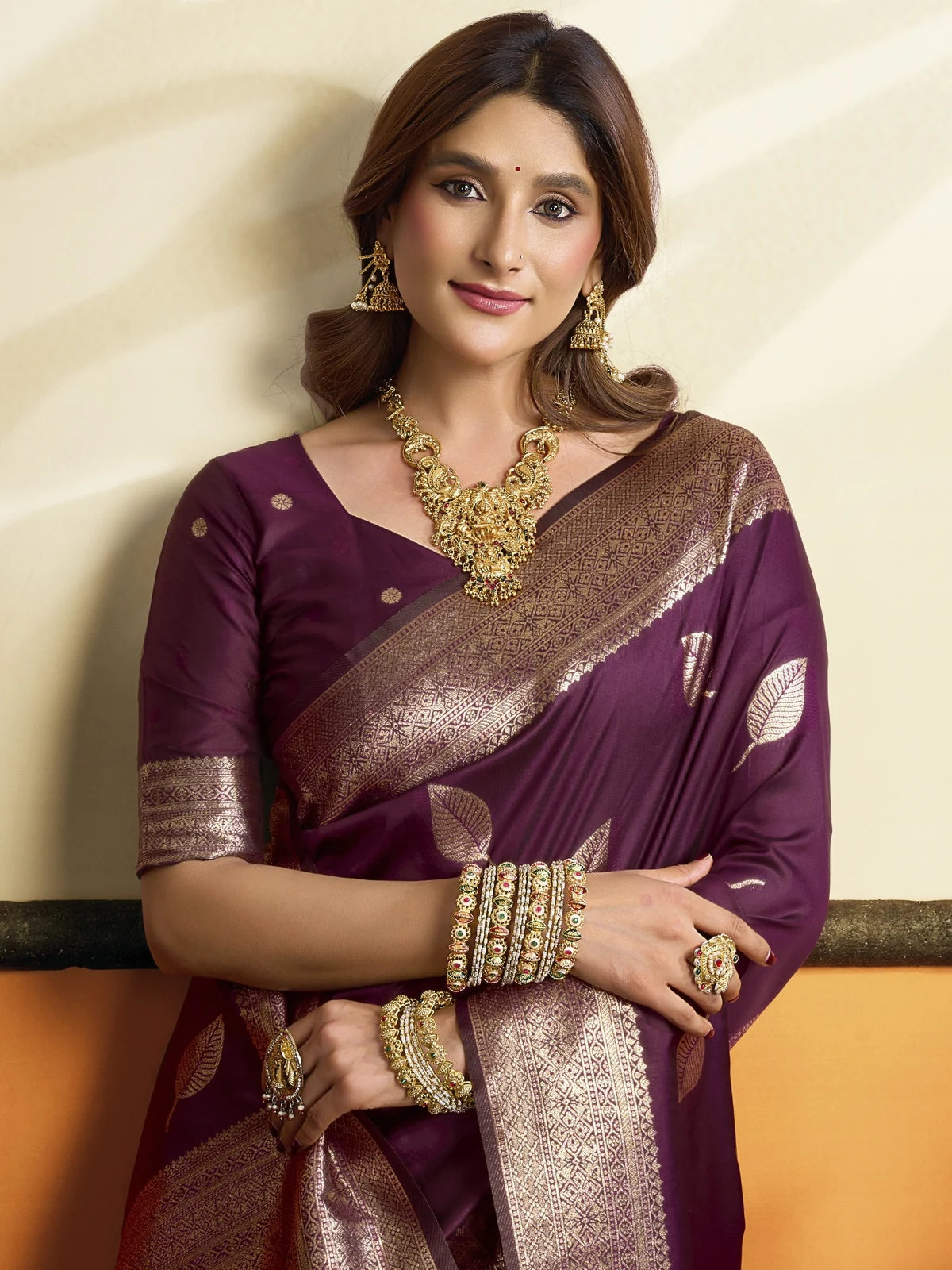 Tarani Hemagi purple premium soft silk saree with zari border and soft silk blouse upper body view