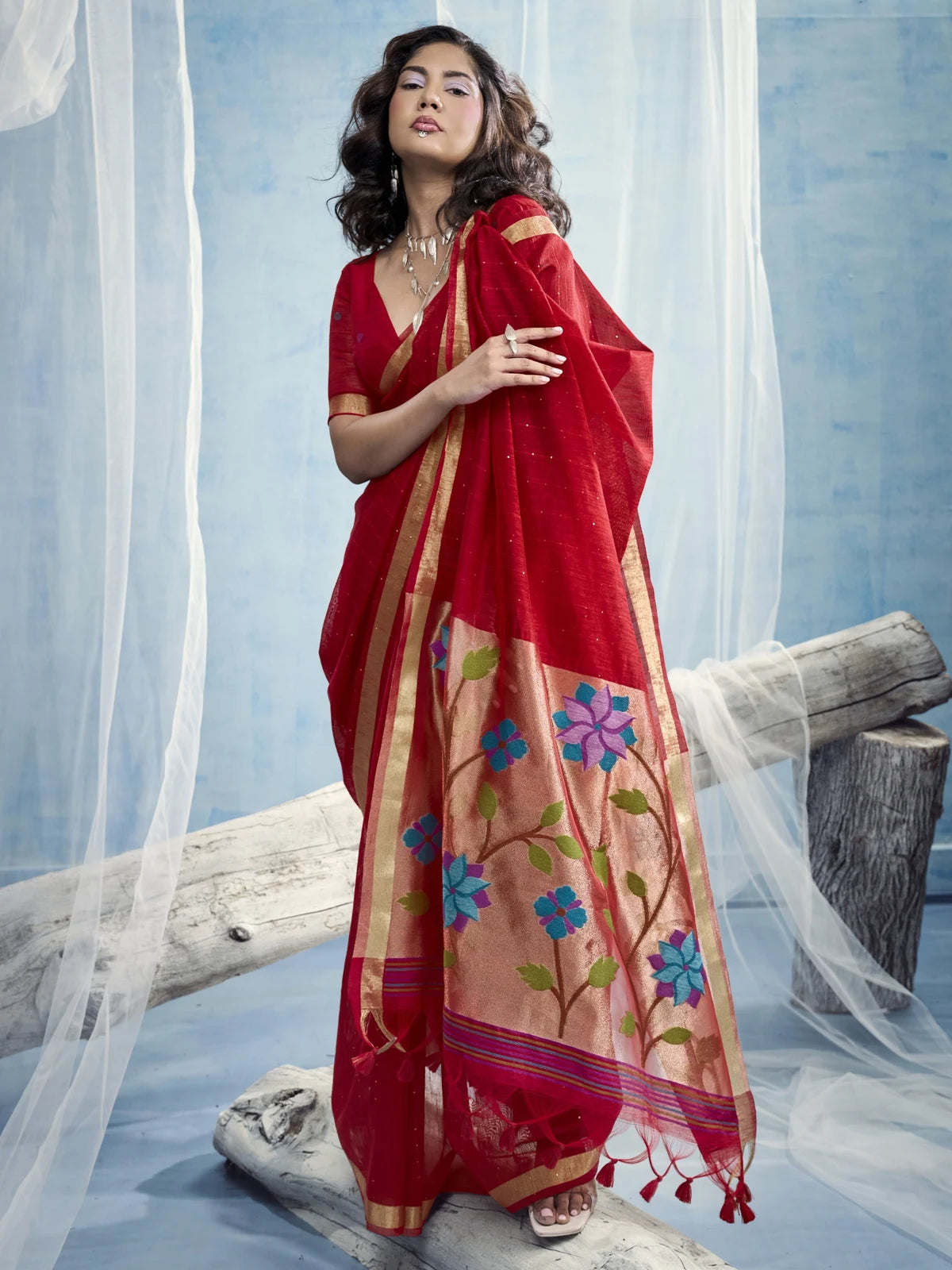 Tarani Rakshita pure Munga silk red saree pallu view with floral tissue pallu and weaving border
