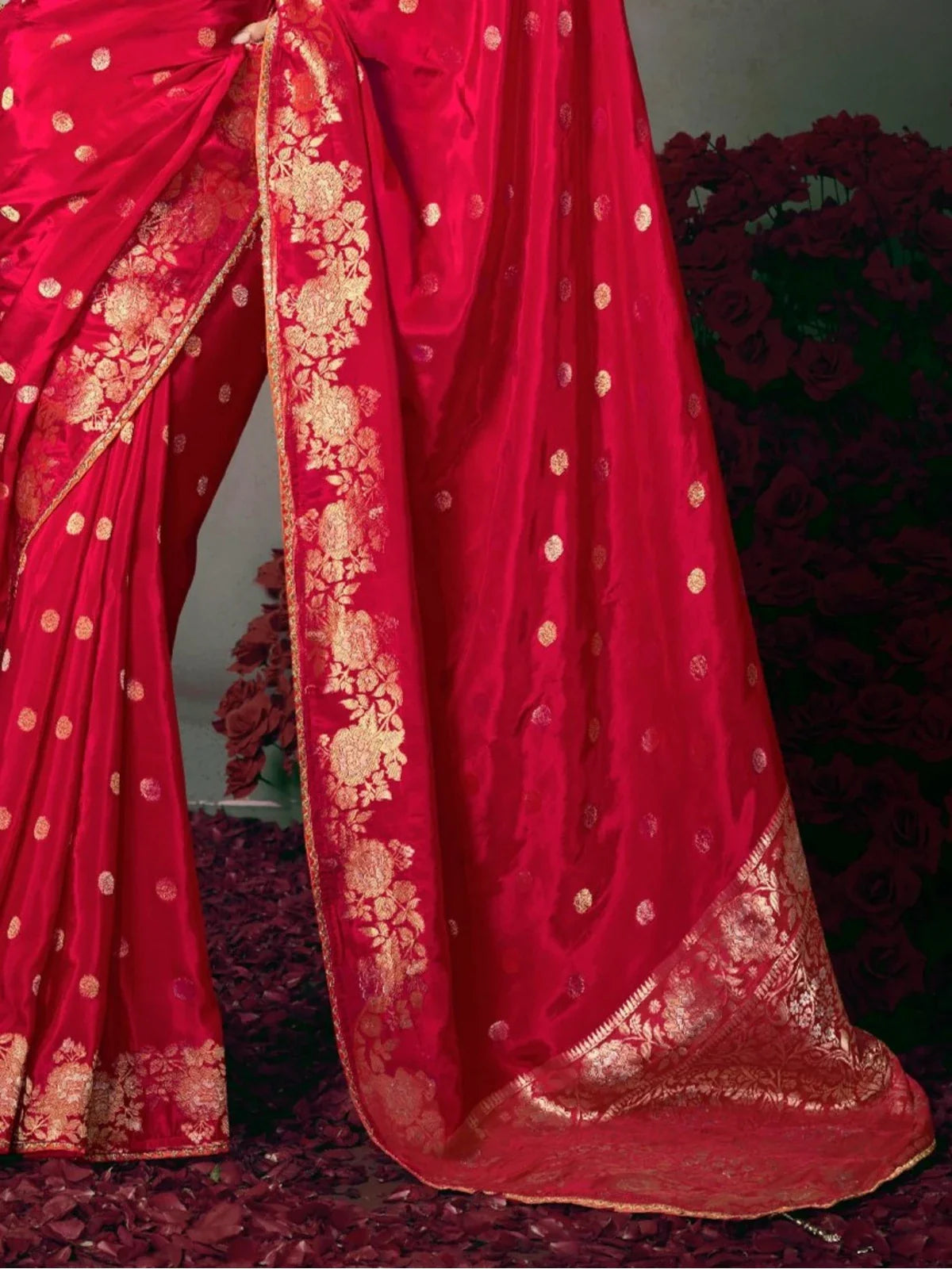 Tarani red silk saree pallu view showcasing rich zari border and intricate floral patterns