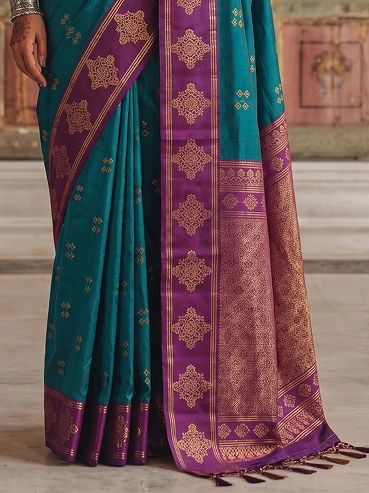 Tarani premium soft silk teal saree with purple woven border pallu view Smruti