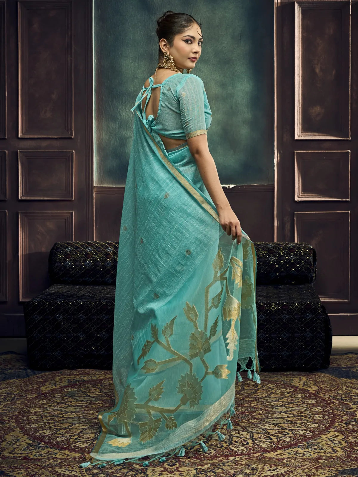 Tarani Pure Munga Silk Handloom Weaving turquoise saree back-view Bhagyashri