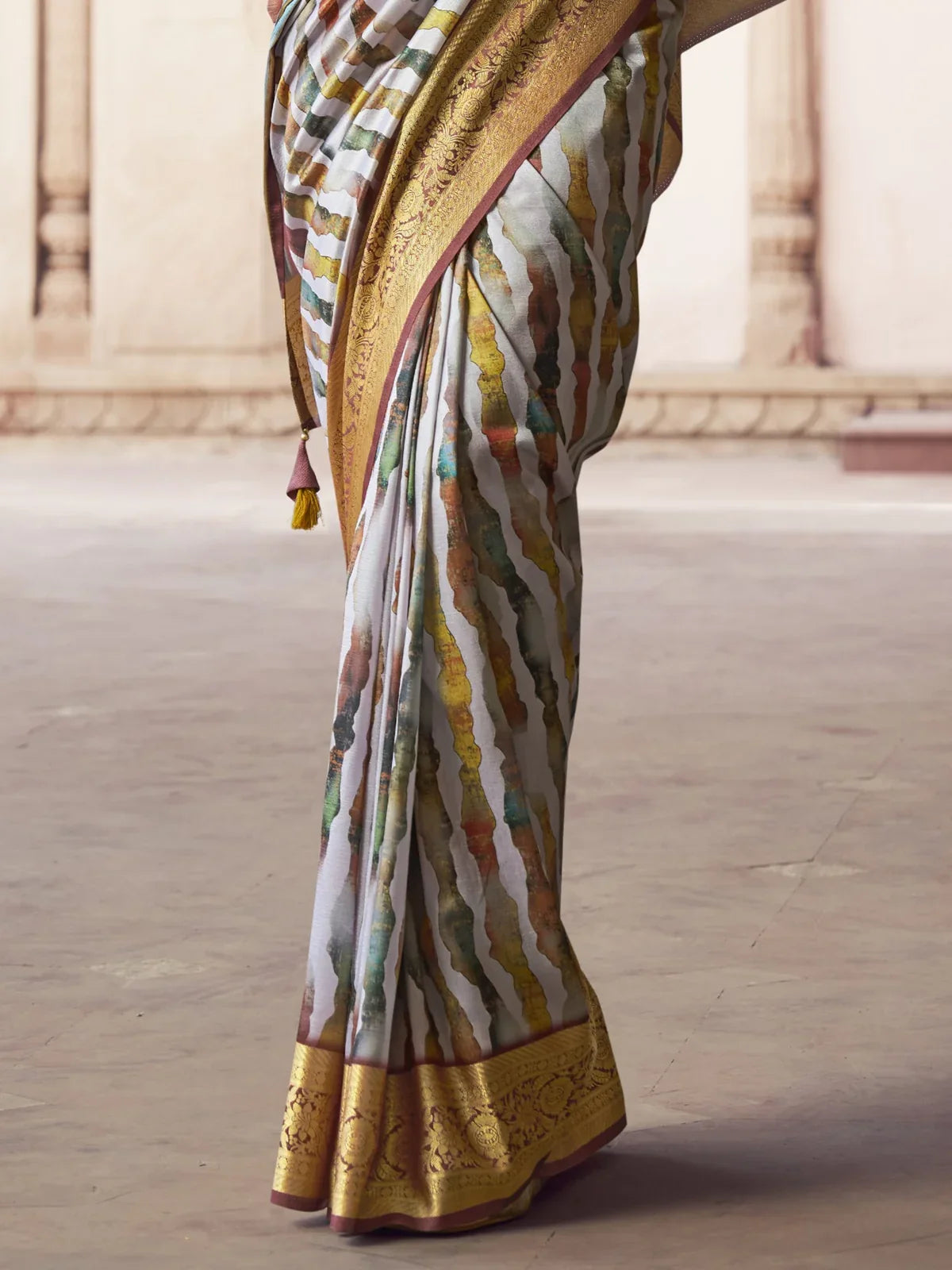 Tarani luxurious silk saree with zari border and digital print detailed pallu view