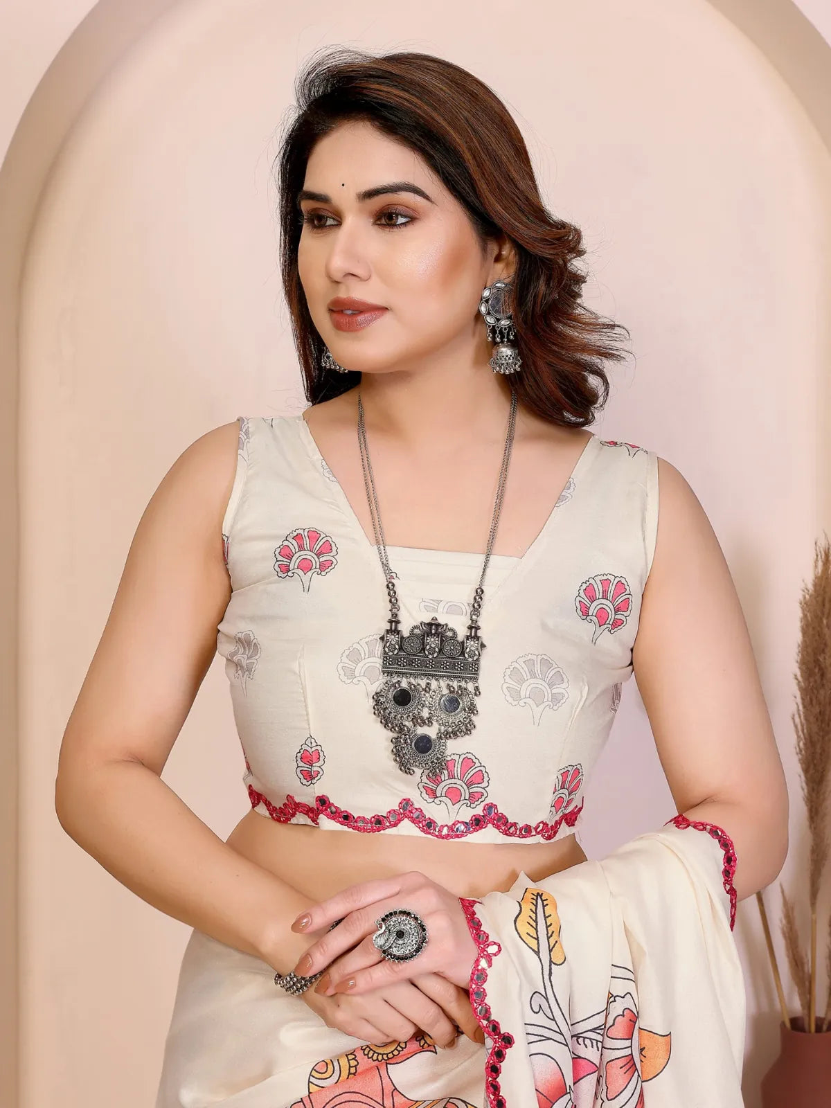 Tarani Manipuri silk white saree close-up of blouse and accessories