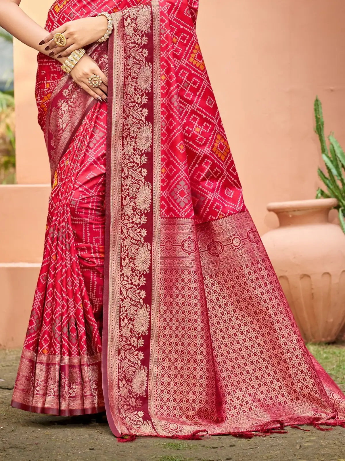 Tarani red soft silk saree pallu view with rich weaving border and traditional design