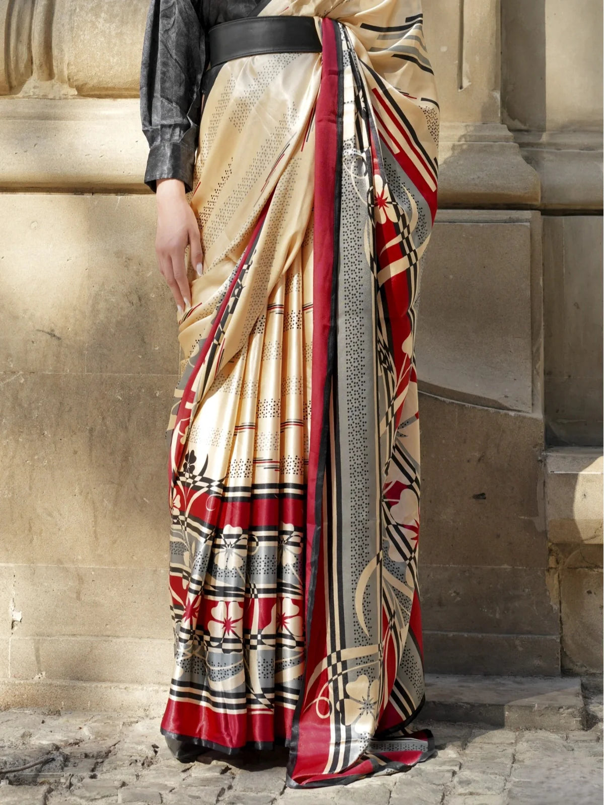 Tarani beige saree pallu closeup in Spanish Satin with bold pranch finish design