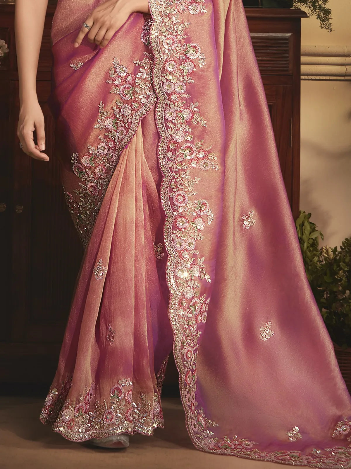 Tarani pink tissue organza saree pallu view highlighting border embroidery