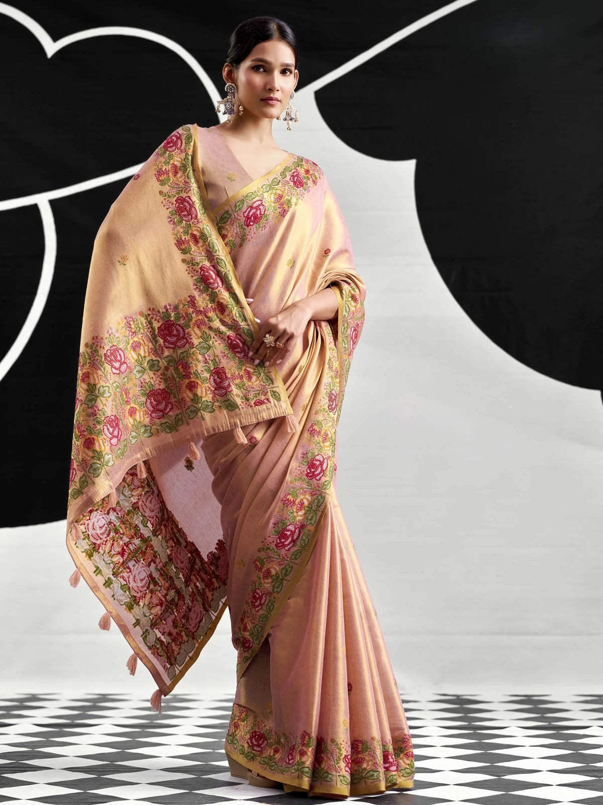 Tarani peach Tissue Silk saree pallu floral weaving detail