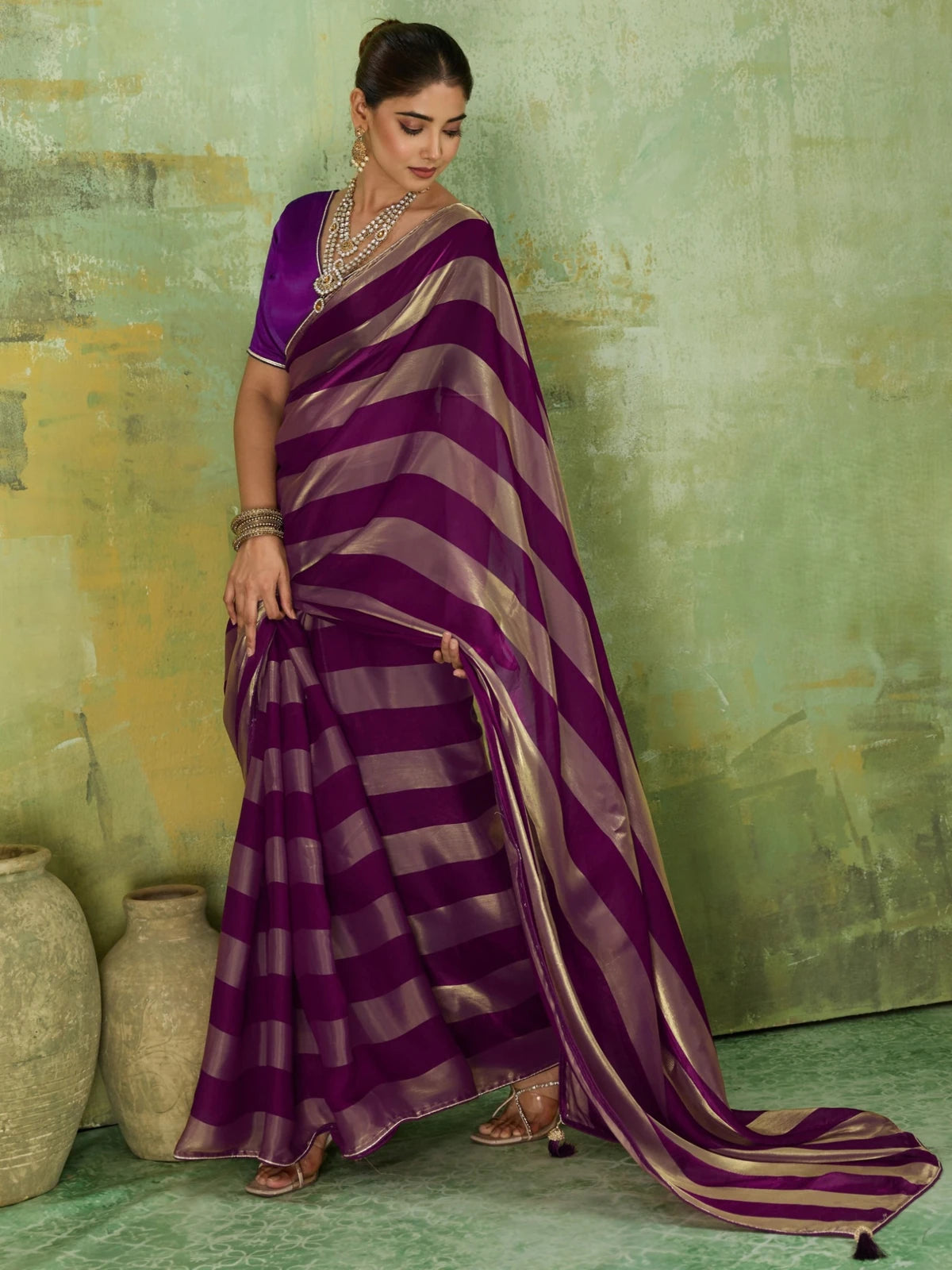 Tarani purple velvet satin saree pallu view with metallic gold border