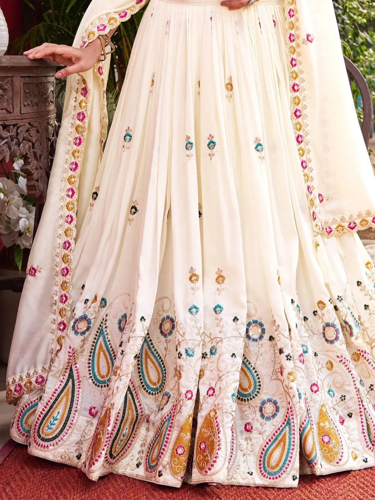 Tarani off white vichitra lehenga bottom embroidery closeup showing paisley detailing