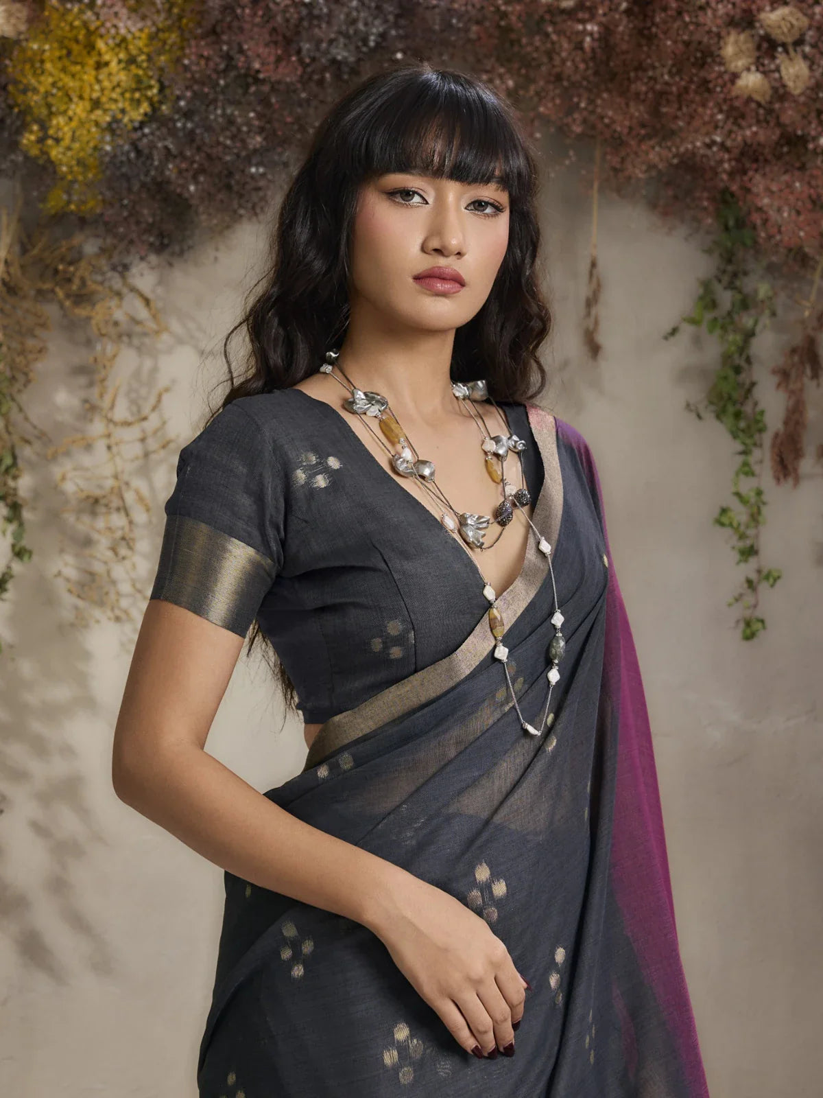 Tarani viscose cotton saree showing elegant neckline and blouse close-up