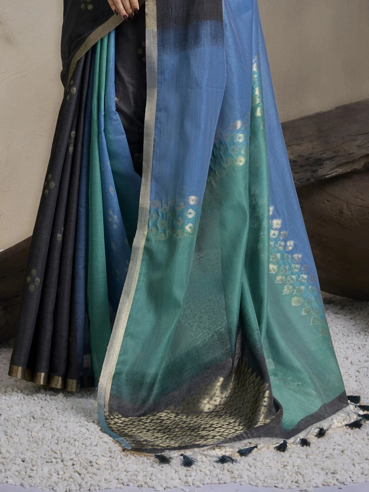 Tarani green viscose cotton saree close-up with woven detailing and zari border